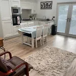 شقة Seid Bo - Sleeps 6 -private 6 Person Wood Burning Hottub
