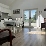 Seid Bo - Sleeps 6 -private 6 Person Wood Burning Hottub 아파트
