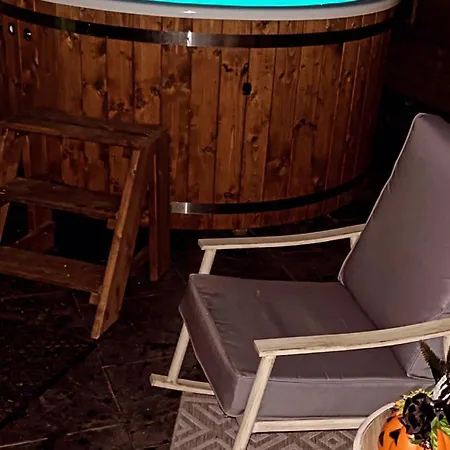 Apartman Seid Bo - Sleeps 6 -private 6 Person Wood Burning Hottub