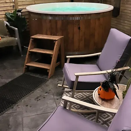 Apartment Seid Bo - Sleeps 6 -private 6 Person Wood Burning Hottub