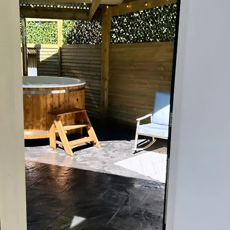 Seid Bo - Sleeps 6 -private 6 Person Wood Burning Hottub *