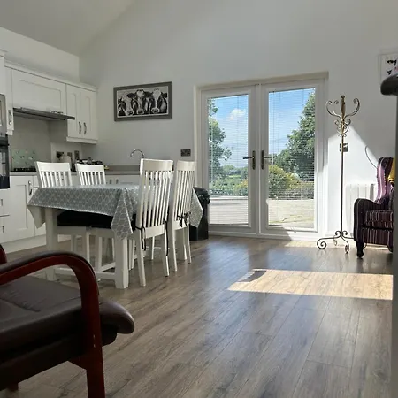 Seid Bo - Sleeps 6 -private 6 Person Wood Burning Hottub *