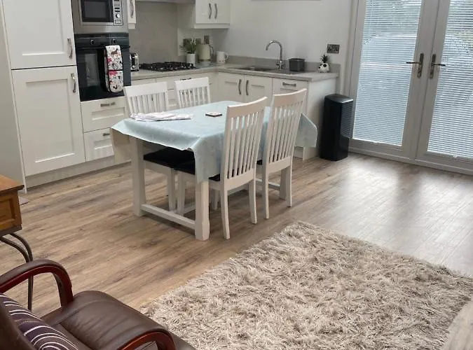 Lejlighed Seid Bo - Sleeps 6 -private 6 Person Wood Burning Hottub