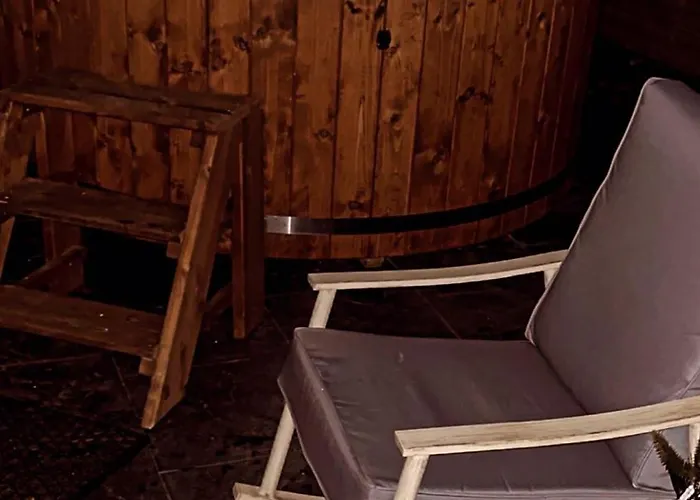 Lejlighed Seid Bo - Sleeps 6 -private 6 Person Wood Burning Hottub