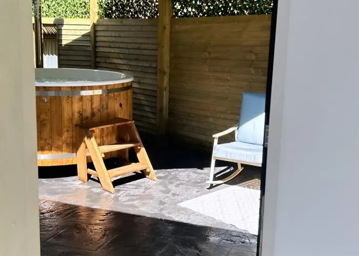Seid Bo - Sleeps 6 -private 6 Person Wood Burning Hottub *