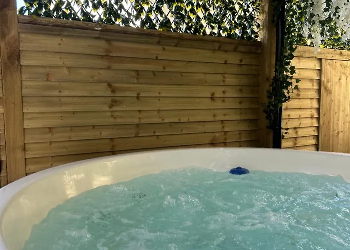 Seid Bo - Sleeps 6 -private 6 Person Wood Burning Hottub *